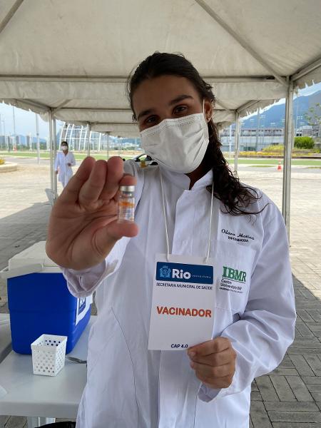 Odára Matias foi voluntária em vacinação depois que avó materna morreu de covid, no RJ - Divulgação/Helga Pitta