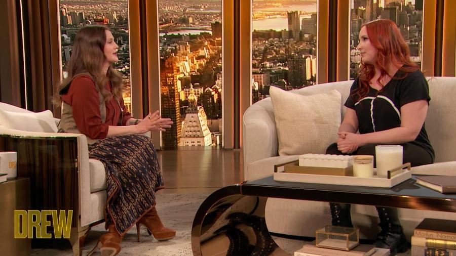 Drew Barrymore entrevista Dylan Farrow em seu talk show - Reprodução/YouTube