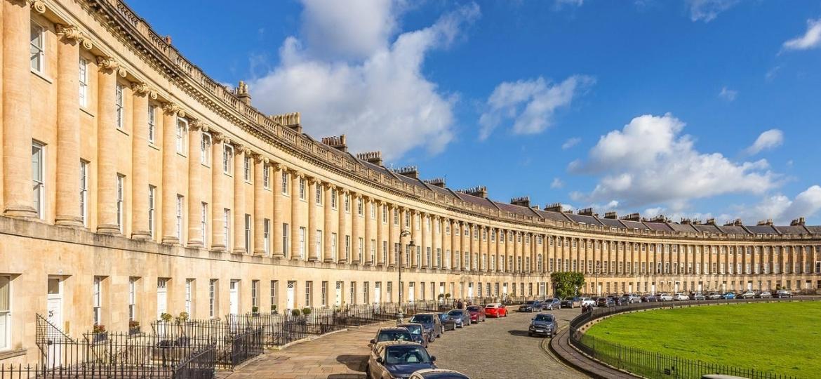 Um dos apartamentos da Royal Crescent em Bath, no interior inglês, abriga a família Featherington em "Bridgerton", da Netflix - Divulgação/Savills