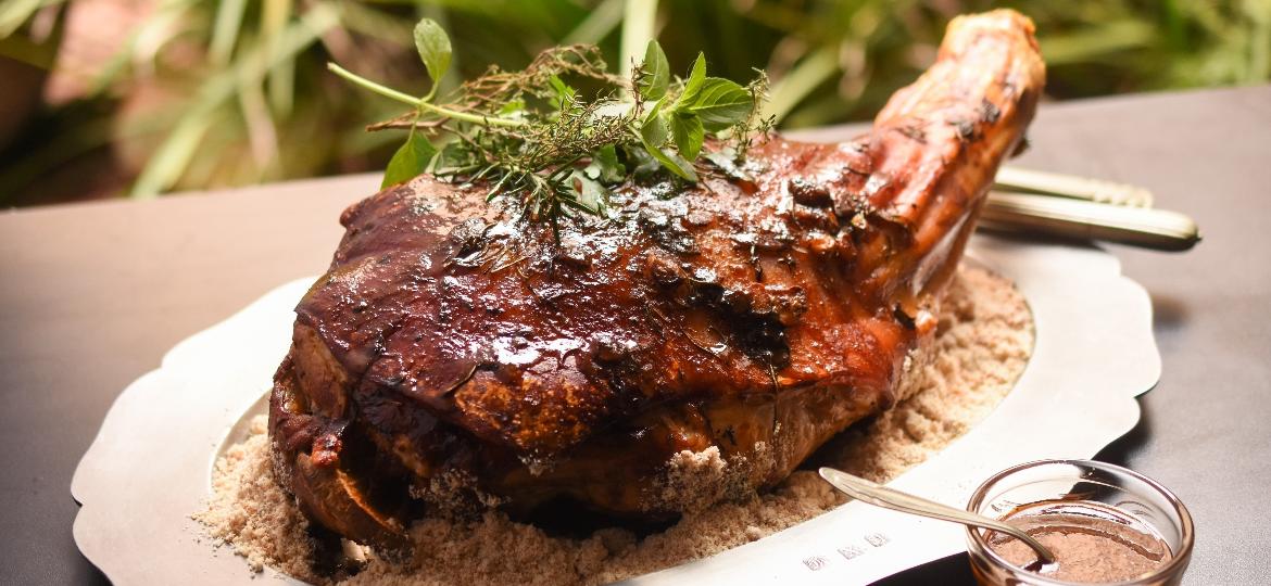 Pernil assado de festa, de Helô Bacellar: uma das muitas possibilidades de preparo da carne de porco - Ana Bacellar