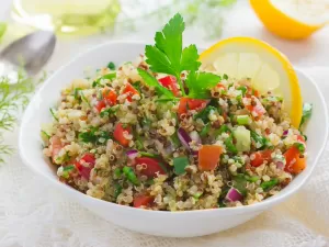 Ajuda a aumentar músculos, reduz açúcar: os benefícios da quinoa