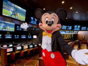 Disney vive crise, aumenta preços e apela até para 'cassino do Mickey'
