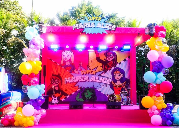 "Super Maria Alice" foi o tema da festa de aniversário de 3 anos de filha de Zé Felipe e Virginia