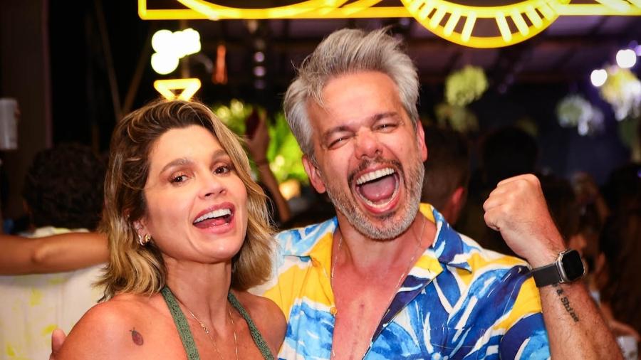 Flávia Alessandra e Otaviano Costa curtem show de Pedro Sampaio