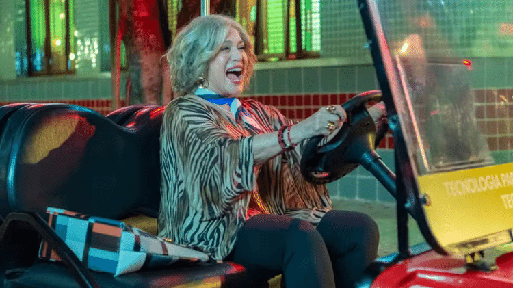 Susana Vieira em cena de "Coisa de Novela", que protagoniza ao lado de Valentina Herszage Susana Vieira em cena de "Coisa de Novela", que protagoniza ao lado de Valentina Herszage