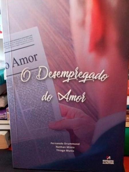 O livro "O desempregado do Amor", escrito por Fernando Drummond e mais dois colegas