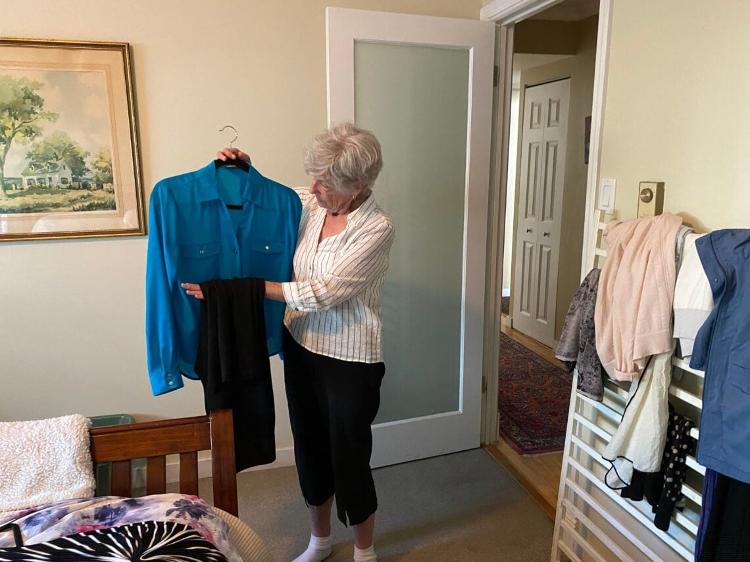 Gail Lane agora consegue enxergar não só os contornos, como as cores vibrantes em suas roupas Gail Lane agora consegue enxergar não só os contornos, como as cores vibrantes em suas roupas