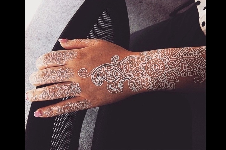 Tatuagem branca - Reprodução/Instagram @uniquefreakofficial