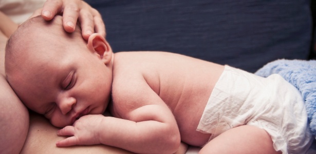 Contato pele a pele reproduz conforto que bebê sentia dentro do útero - Getty Images