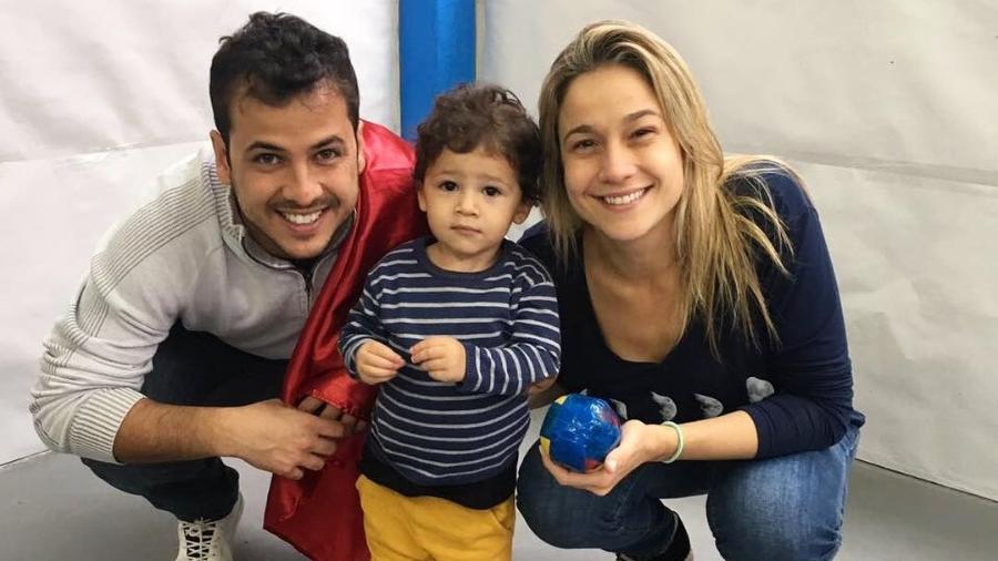 Fernanda Gentil posa com o ex, Matheus Braga, e o filho, Gabriel - Reprodução/Instagram/gentilfernanda