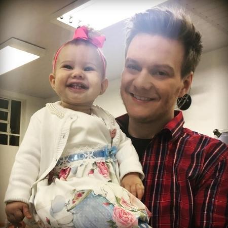 Michel Teló posa com a filha Melinda, de 11 meses - Reprodução/Instagram/micheltelo