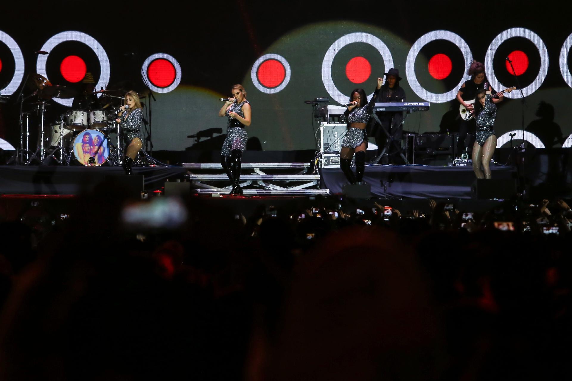 As meninas do Fifth Harmony subiram ao palco e fizeram um show pop -- com pouquíssimo playback -- em um evento sertanejo - Amanda Perobelli/UOL