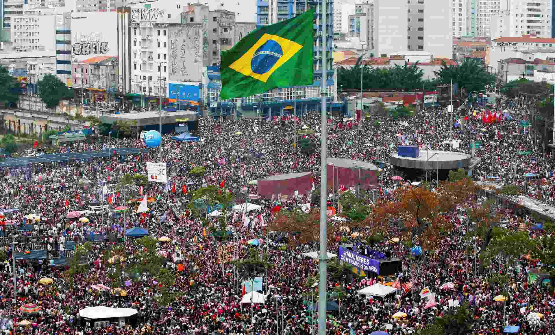 Resultado de imagem para MULHERES SE MANIFESTANDO NAS ELEIÇÕES