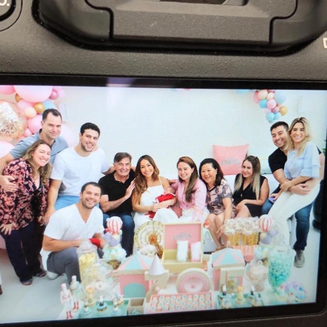 Sabrina Sato ao lado de familiares em maternidade - gabipaludeto/Reprodução Instagram