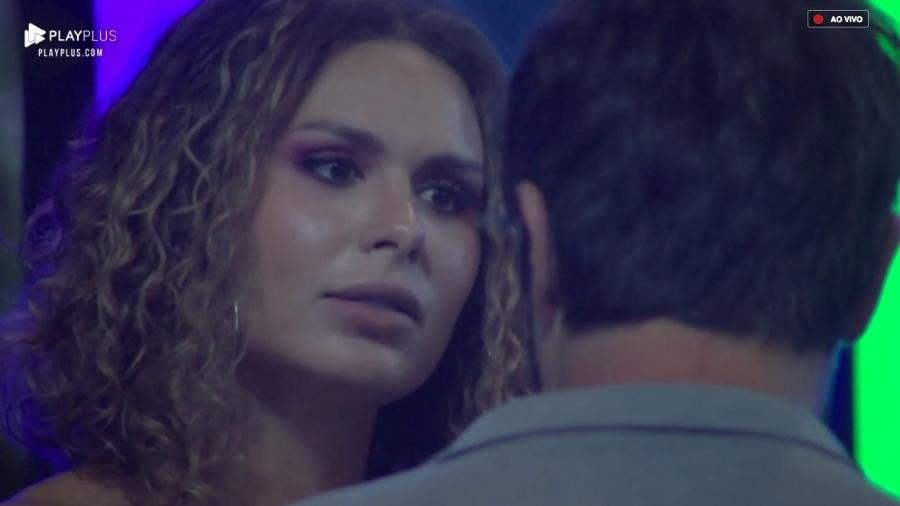 Fernanda Lacerda discute com Sandro Pedroso durante festa - Reprodução/PlayPlus