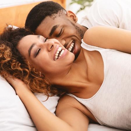 Transar em lugares além do quarto e da cama ajudam ao trazer mais emoção ao sexo  - Prostock-Studio/Getty Images/iStockphoto