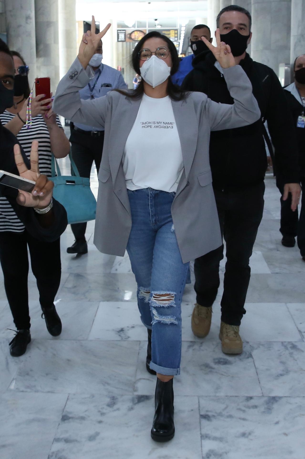 Juliette, campeã do "BBB 21", no aeroporto Santos Dumont, no Rio de Janeiro - ROBERTO FILHO / BRAZIL NEWS