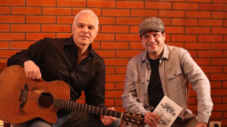 Kadu Lambach e o jornalista André Molina, autor do livro - Reprodução - Reprodução