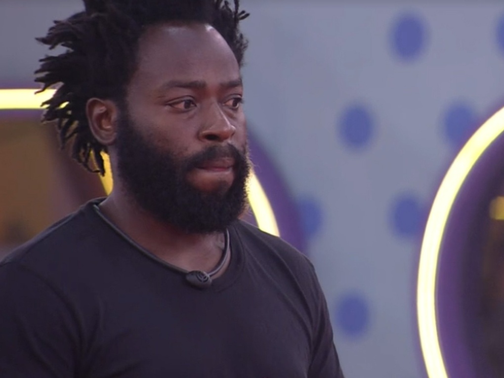 Durante bate e volta, Douglas leva advertência e quase é eliminado