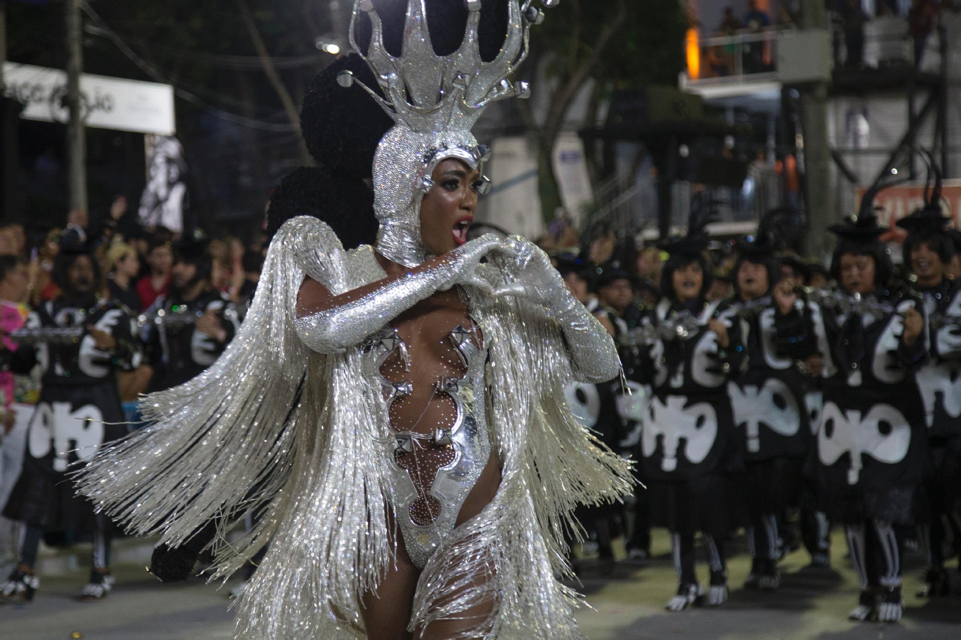Erika Januza é rainha de bateria da Viradouro - Júlio César Guimarães/UOL