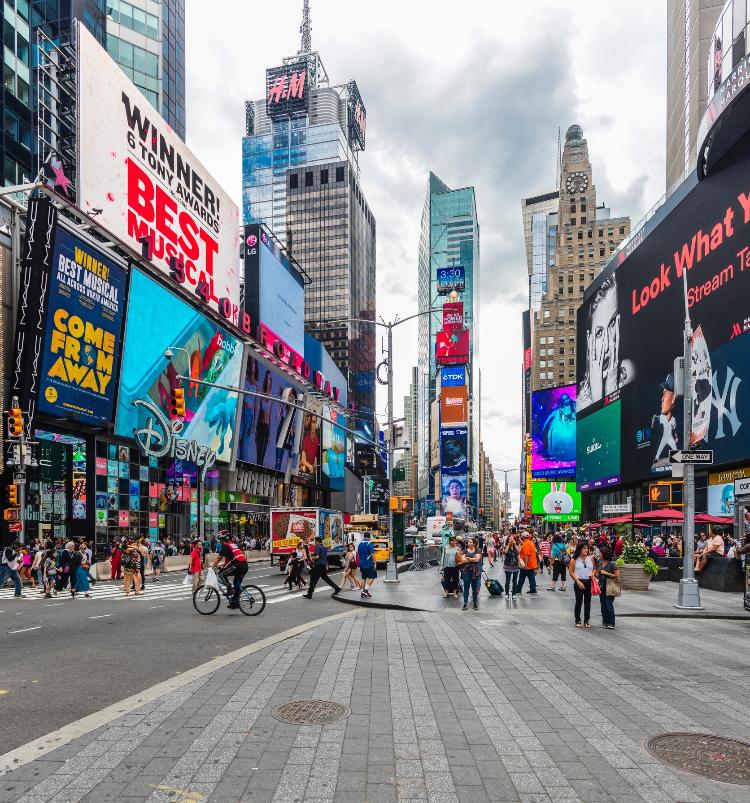 A Times Square, um dos pontos mais badalados de Nova York, nos EUA