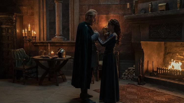 Rhys Ifans e Emily Carey em cena de "A Casa do Dragão" como Otto e Alicent Hightower - Ollie Upton/HBO - Ollie Upton/HBO