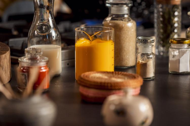 Vai Ter Churras - preparo do molho cheddar - Mariana Pekin/UOL - Mariana Pekin/UOL