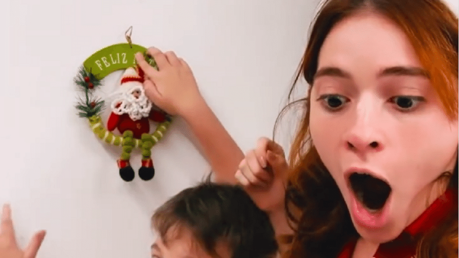 Ana Clara Lima, 25, faz estrago em porta com decoração de Natal - Reprodução/Instagram