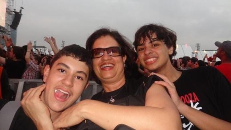 Bruno Gomes com a mãe e o irmão no Lollapalooza 2013