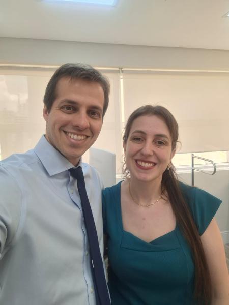 Giovanna com o médico Vitor Cervantes Gornati