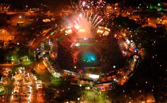 O Parque do Peão de Barretos, projetado por Oscar Niemeyer, é fotografado do alto durante a tradicional festa de rodeio e música sertaneja - Divulgação