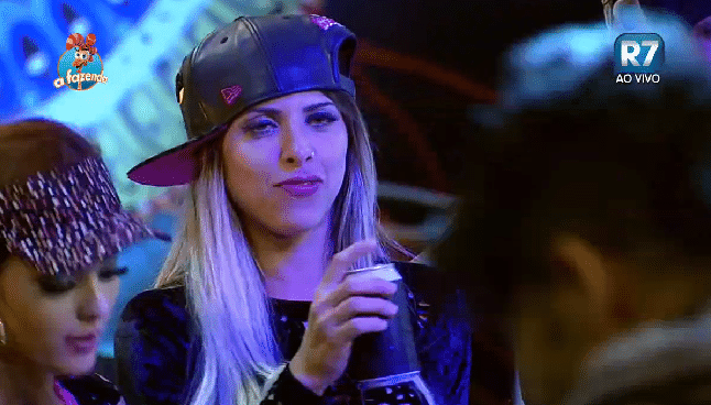 23.out.2015 - Ana Paula Minerato era uma das mais animadas - Reprodução/Record