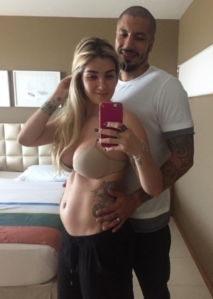 À espera do primeiro filho, ex-BBB Aline Gotschalg posta foto ao lado do marido Fernando Medeiros - Reprodução/Instagram/alinegoficial