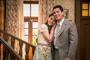Giovanna Grigio e Arthur Aguiar na pele do casal Gerusa e Osório de "Êta Mundo Bom!" - Paulo Belote/TV Globo - Paulo Belote/TV Globo