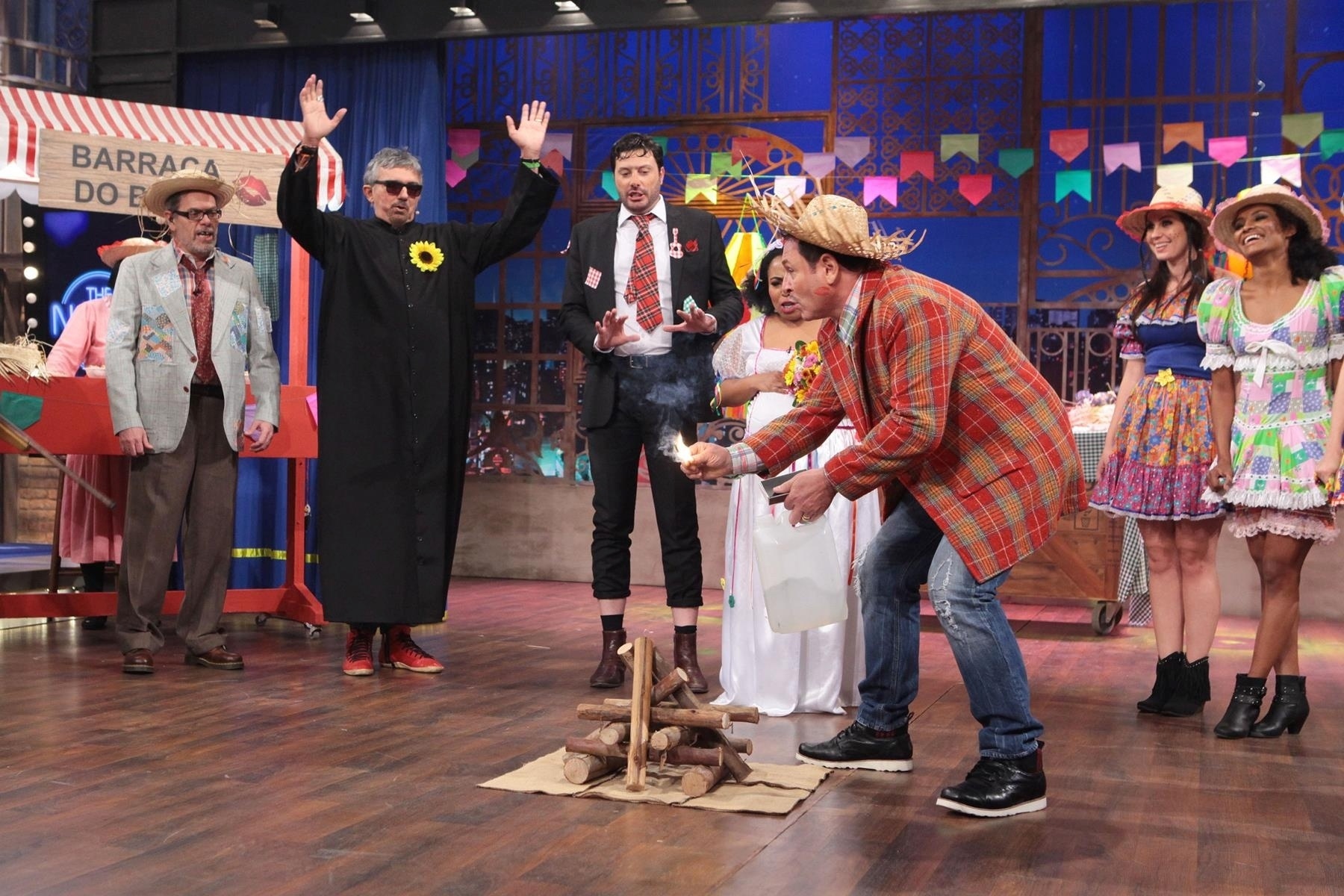 Danilo Gentili entra no clima de festa junina e transforma seu talk show, no SBT, em arraiá no programa que vai ao ar nesta quinta-feira (23) - Leonardo Nones/SBT