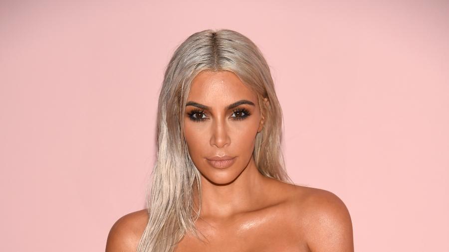 Kim Kardashian posa nua para ensaio artístico de livro dos fotógrafos de moda Mert e Marcus - Getty Images