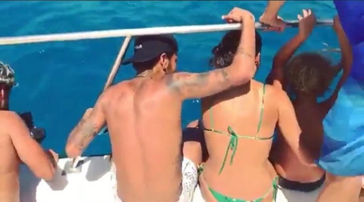Bruna Marquezine e Neymar passeiam de barco - Reprodução/Instagram