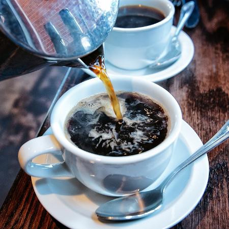A cafeína melhora a função das células que revestem os vasos sanguíneos e evita problemas no coração - iStock