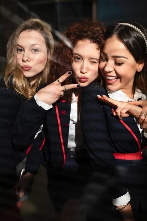 María Pedraza (ao centro) em cena de "Élite", série espanhola da Netflix - Divulgação/Netflix