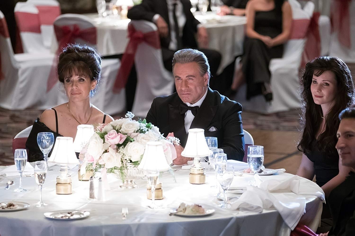 John Travolta e Kelly Preston em "Gotti: In the Shadow of my Father" (2018) - Divulgação