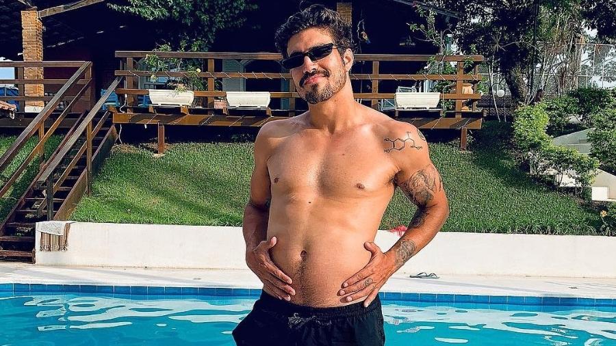 Caio Castro exagerou nas festas de fim de ano? Ator brinca sobre o próprio peso em foto - Reprodução/Instagram