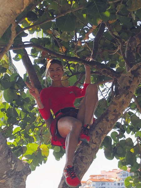Grazi Massafera em cima de árvore - Reprodução/Instagram