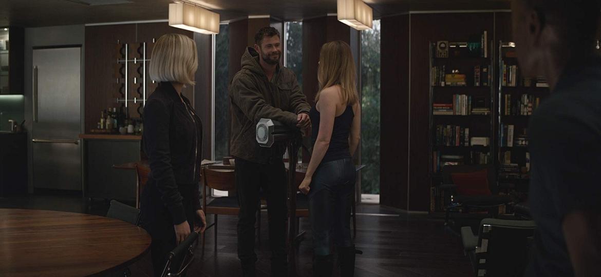 Viúva Negra (Scarlett Johansson), Thor (Chris Hemsworth) e Capitã Marvel (Brie Larson) em cena de "Vingadores: Ultimato" - Divulgação