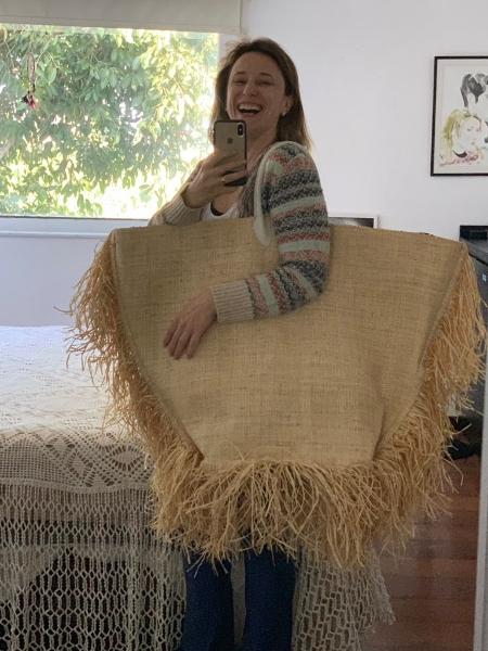 Paula Braun mostra bolsa gigante que filho comprou por engano - Reprodução/Twitter