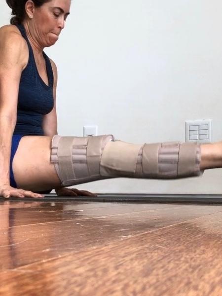 Giuliana Morrone pratica ioga enquanto se recupera de lesão no joelho - Reprodução/Instagram