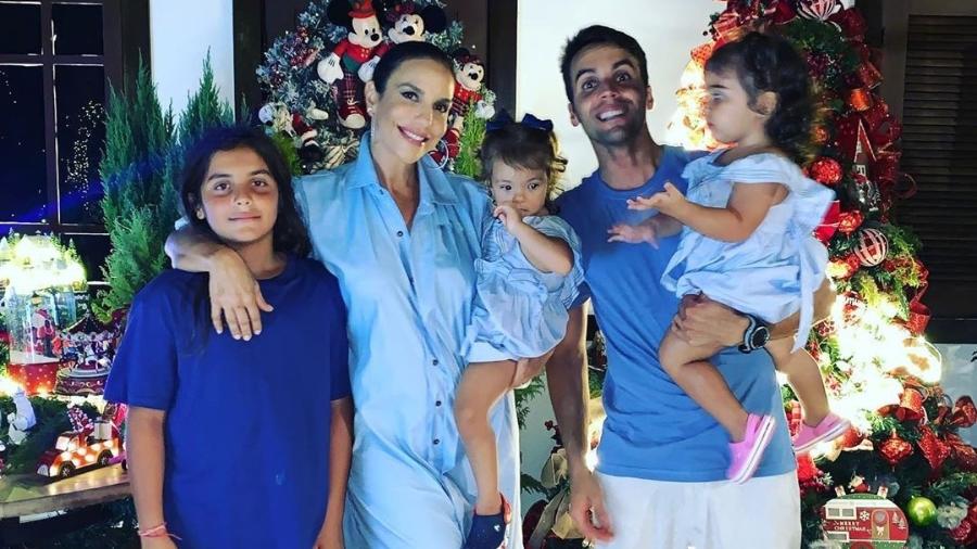 Ivete Sangalo com a família: o marido Daniel Cady e os filhos Marcelo, Helena e Marina - Reprodução/ Instagram