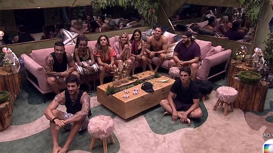 Grupo da Pipoca do BBB 20 reunido na sala da casa - Reprodução/TV Globo