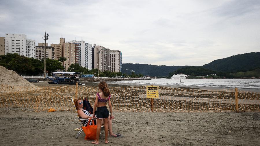 Obra contra erosao e ressacas, na Ponta da Praia, em Santos, litoral sul de Sao Paulo. - Zanone Fraissat - Folhapress
