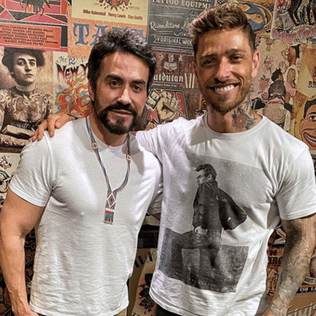 O tatuador Fernando Shimizu ao lado do padre Fábio de Melo - Reprodução/Instagram/@fernandoshimizu