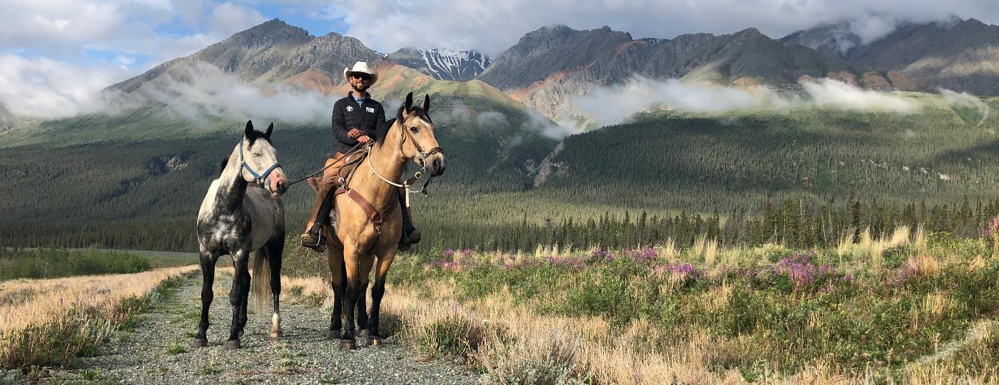 Filipe cavalgando na região do Monte Logan, a montanha mais alta do Canadá - Arquivo pessoal